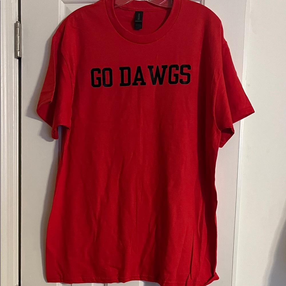 Georgia bulldogs- NWOT Short Sleeve Tee with 'Go Dawgs'